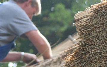 professional Cwm Y Glo thatchers